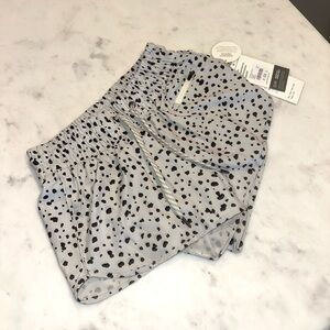 BNWT Vuori Clementine 2.0 Shorts XXS - Dune Dots